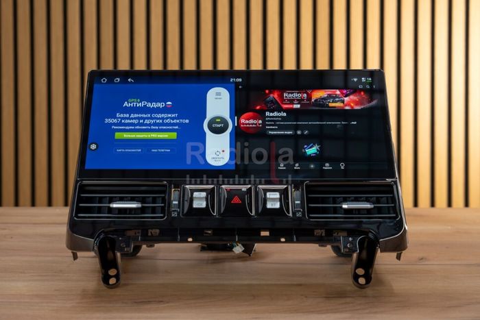 Магнитола для Toyota Land Cruiser 200 2007-2015 (климат на ШГУ) - RDL-LC200H-07-15-DH17 монитор 17" на Android 13, Быстрая, CarPlay, 4G SIM-слот