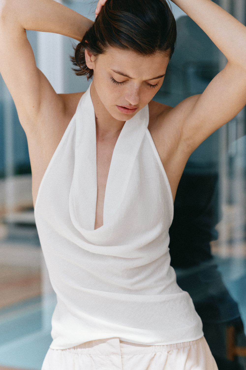 Топ с вырезом-качели и бретелью через шею - H&M