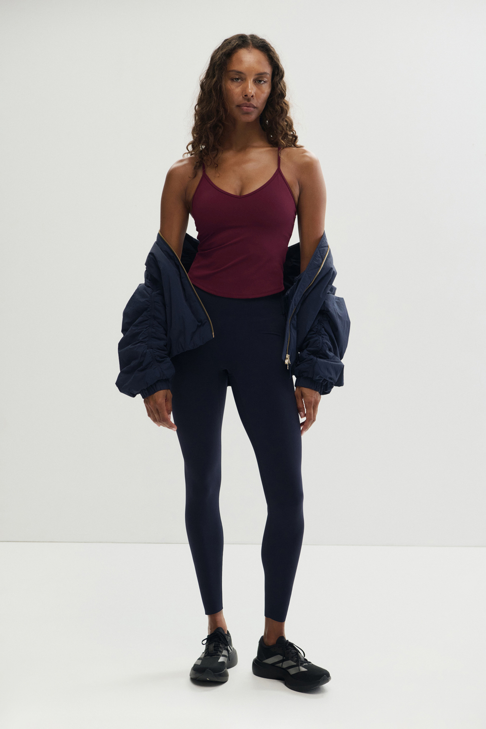 Спортивный топ без рукавов со встроенным бюстгальтером SculptMove™ - H&M