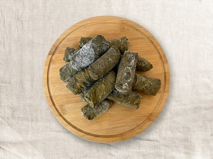 Долма из виноградных листьев с курицей