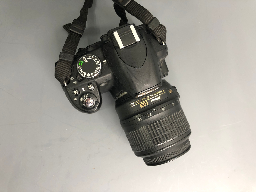 Nikon D3100 kit 18-55mm 17.600 кадров
