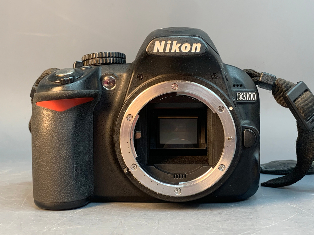 Nikon D3100 Kit 18-55mm 11913 Кадров