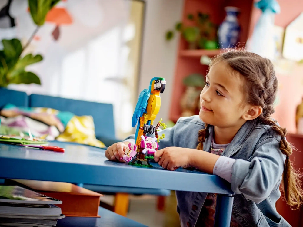 Конструктор LEGO Creator 3in1 31136 Экзотический попугай