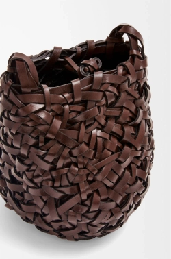 Loewe Маленькая сумка Nest Basket из телячьей кожи, каштановый