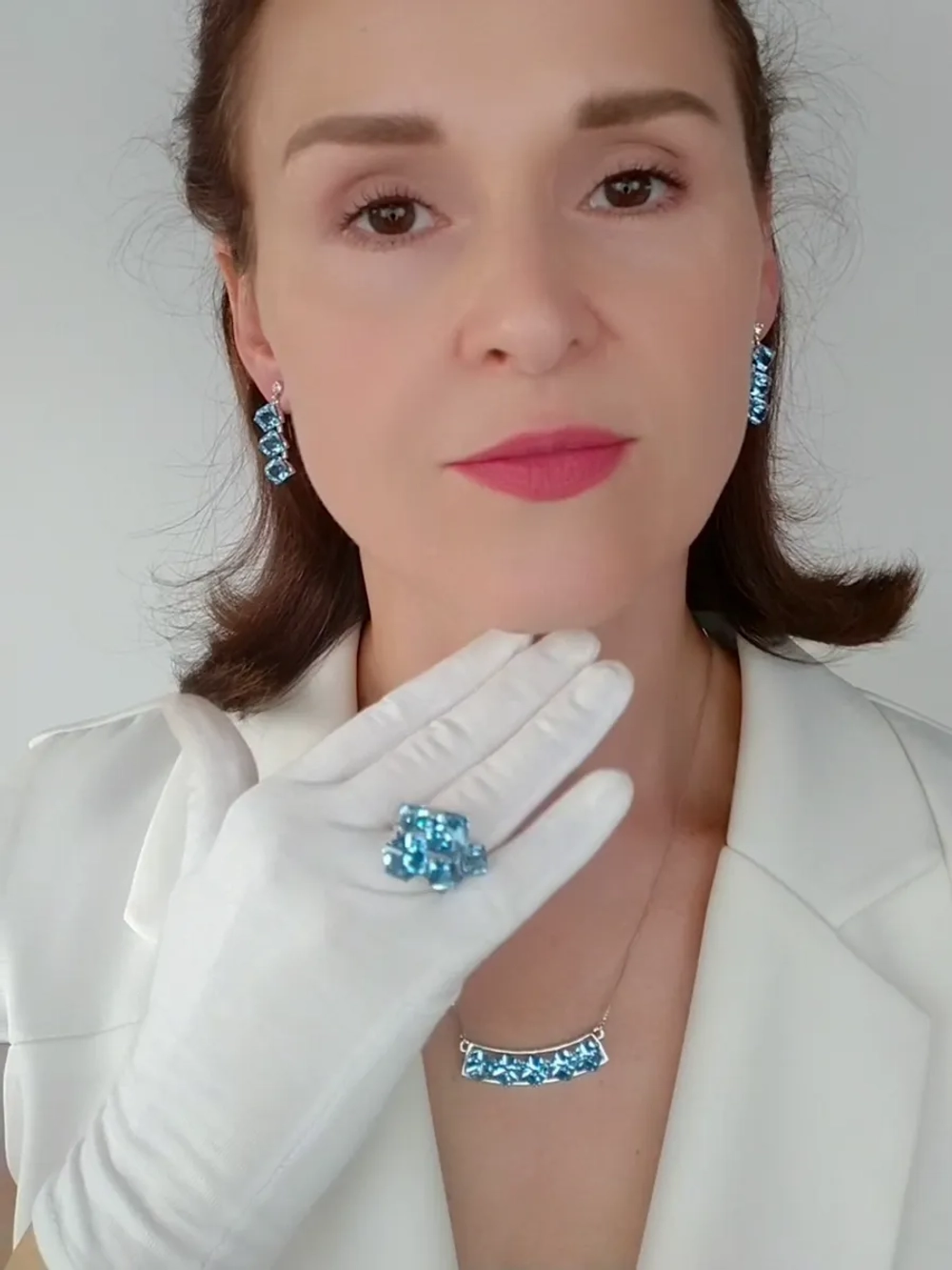 Кольцо коктейльное Мираж с голубыми кубиками Swarovski