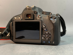 Canon EOS 650D Kit 18-55mm IS 5.735 кадров