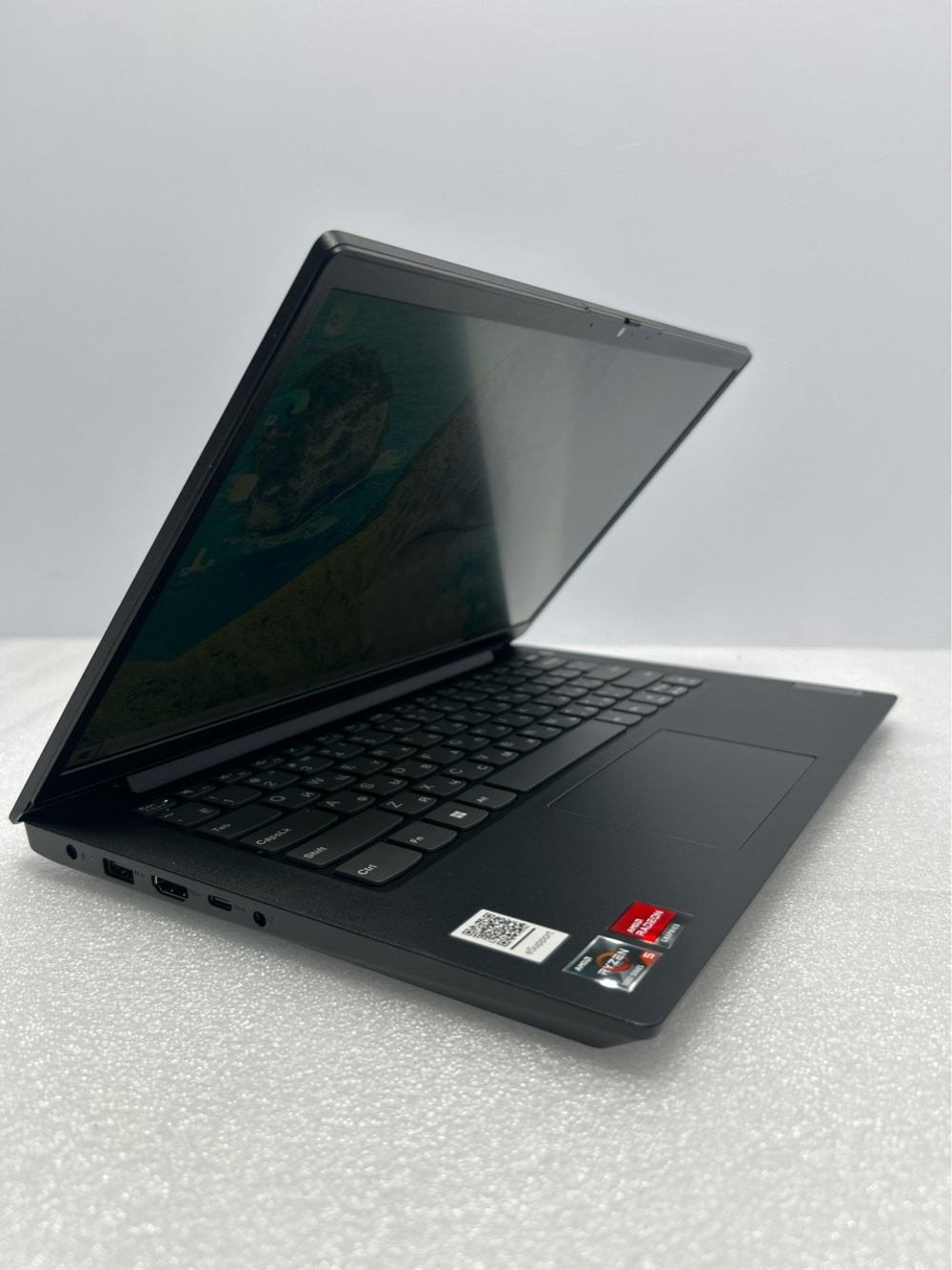 Ноутбук Lenovo V14 GEN2 (82KC003JRU) 14"/AMD Ryzen 5 5500U/RAM 8GB/SSD 512GB/AMD Radeon Graphics/TN+film/1920x1080/DOS/Подсветка кл-ры: нет/черный. Состояние: B1