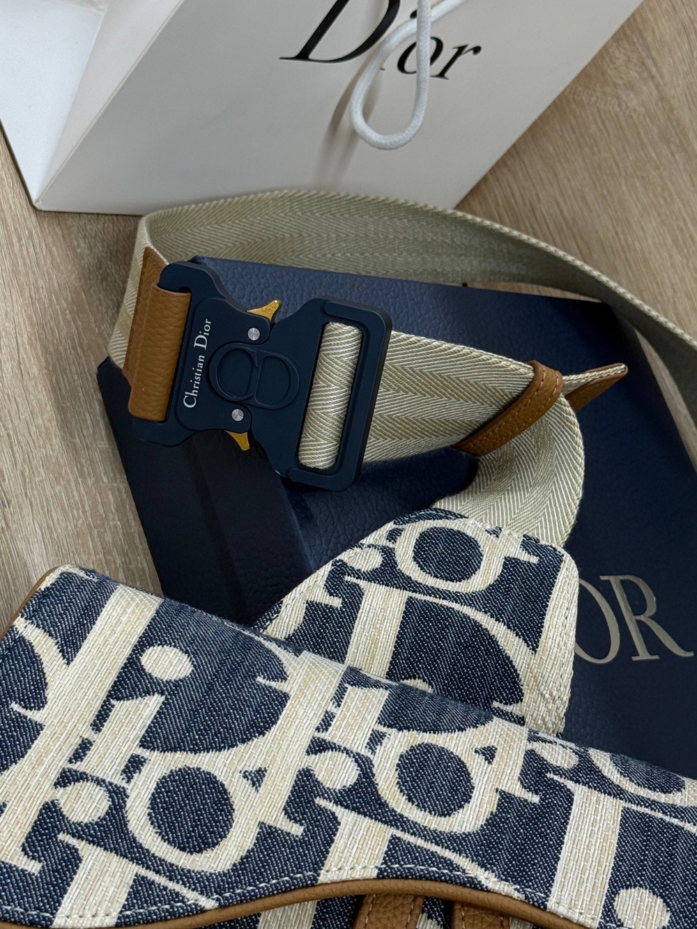 Сумка через плечо Christian Dior Saddle
