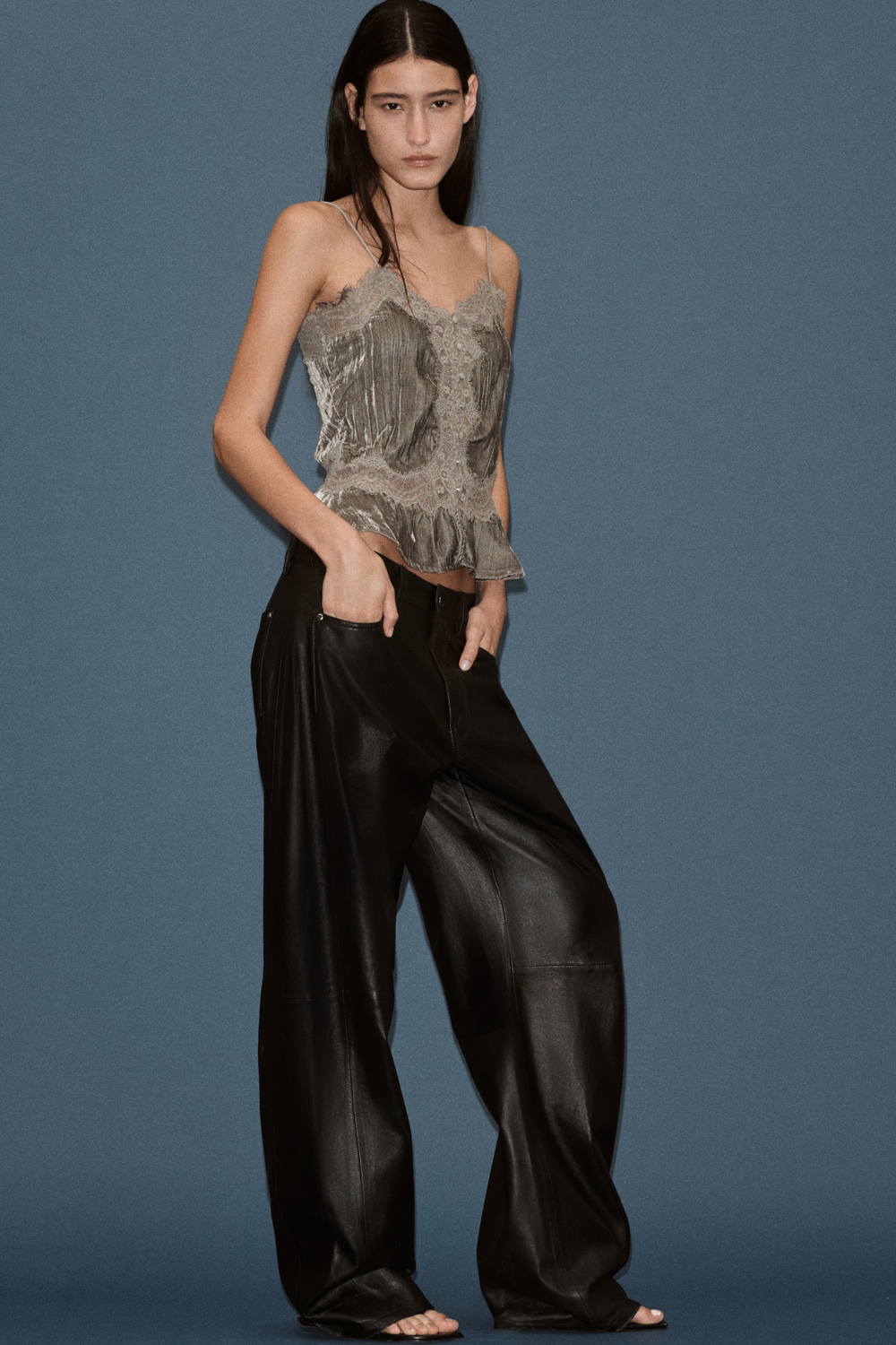 Бархатный топ с кружевом, тонкими бретелями и баской - H&M