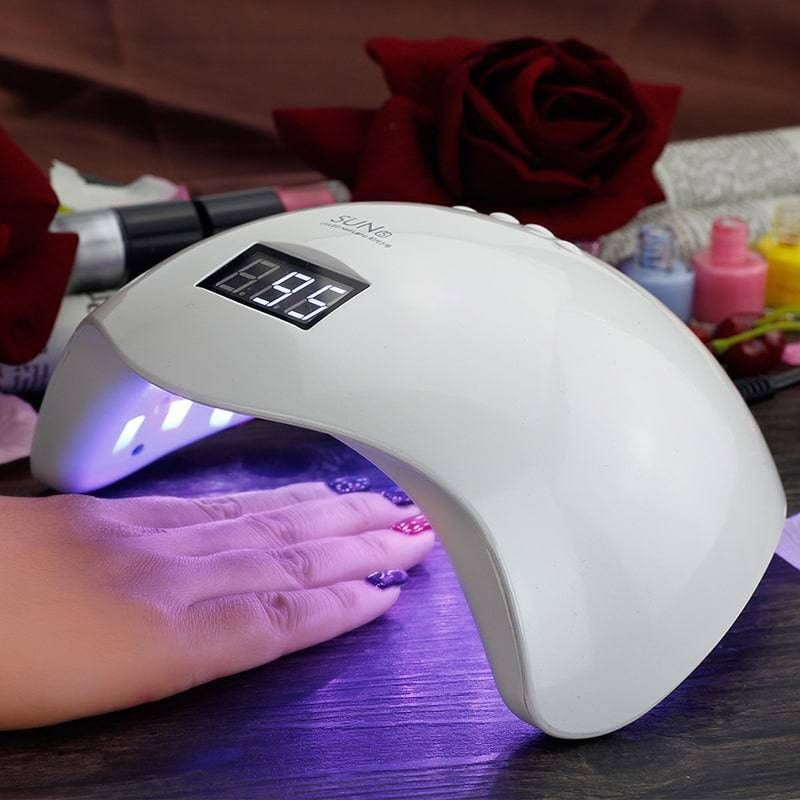 Светодиодная LED-лампа для маникюра – особенности и преимущества