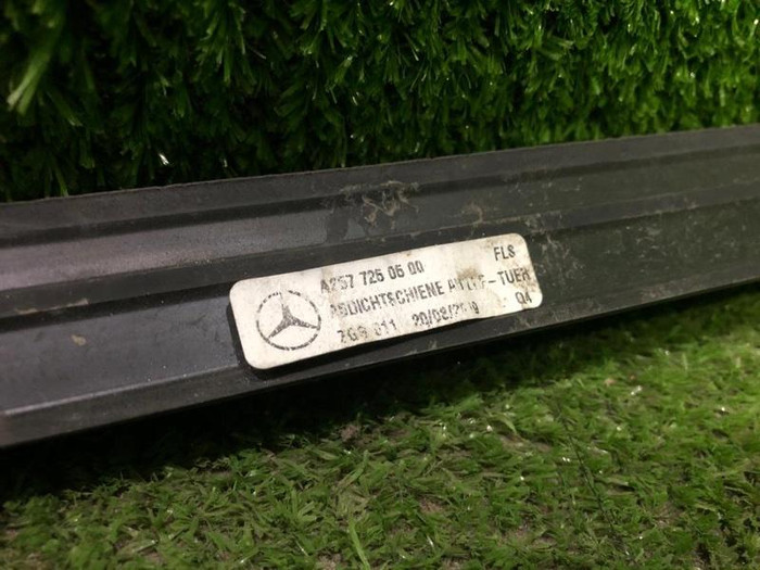 Молдинг двери передний правый Mercedes CLS c257 (2017-н.в.)