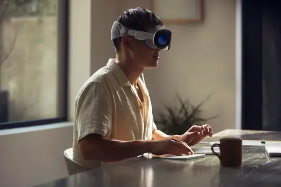 Очки виртуальной реальности Apple Vision Pro, 256 ГБ, серебристый/белый