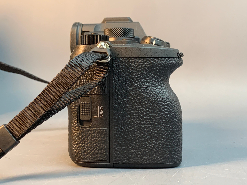 Sony A7 IV 12840 кадров