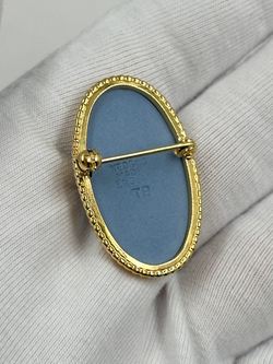 Брошь Wedgwood голубая