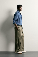 БРЮКИ RELAXED FIT СО СКЛАДКАМИ — ZARA · 1063/443