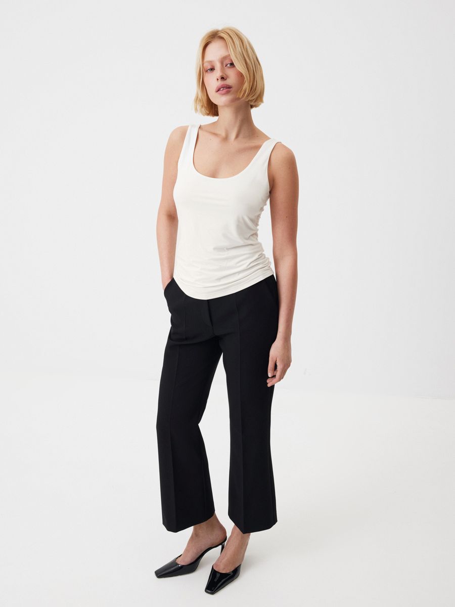 Топ из струящегося трикотажа Elegant White
