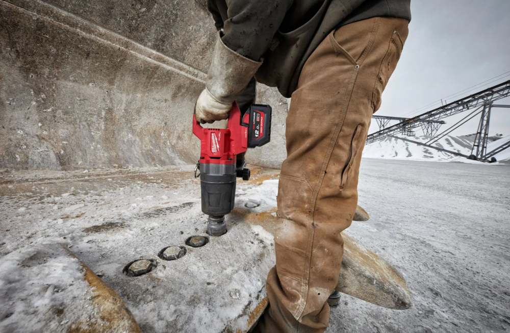 Аккумуляторный гайковёрт Milwaukee M18 ONEFHIWF1DS-121C 1'' с D-образной рукояткой (укороченный) FORGE 4933499253