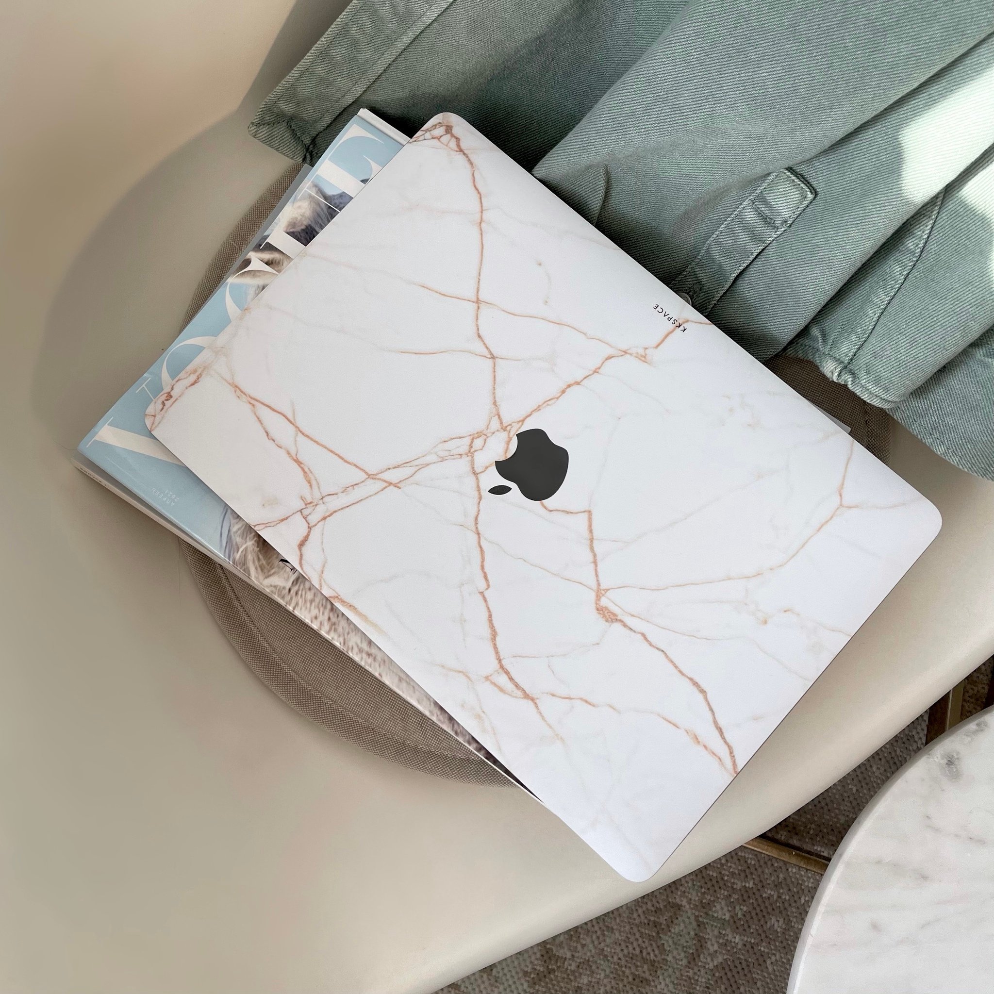 Виниловая наклейка SPARK для MacBook