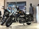 Royal Enfield Super Meteor 650 Astral Black (Base)