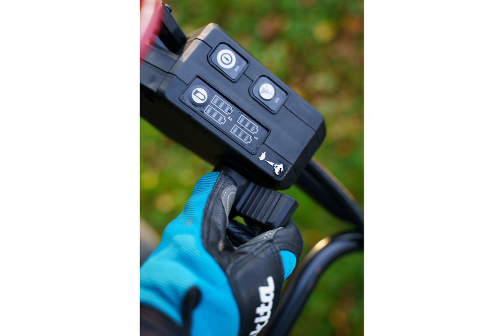 Аккумуляторная газонокосилка Makita LXT DLM532Z