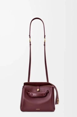 Loewe Маленькая сумка Madrid из мягкой телячьей кожи, бургунди
