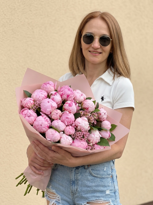 Букет из 25 пионов