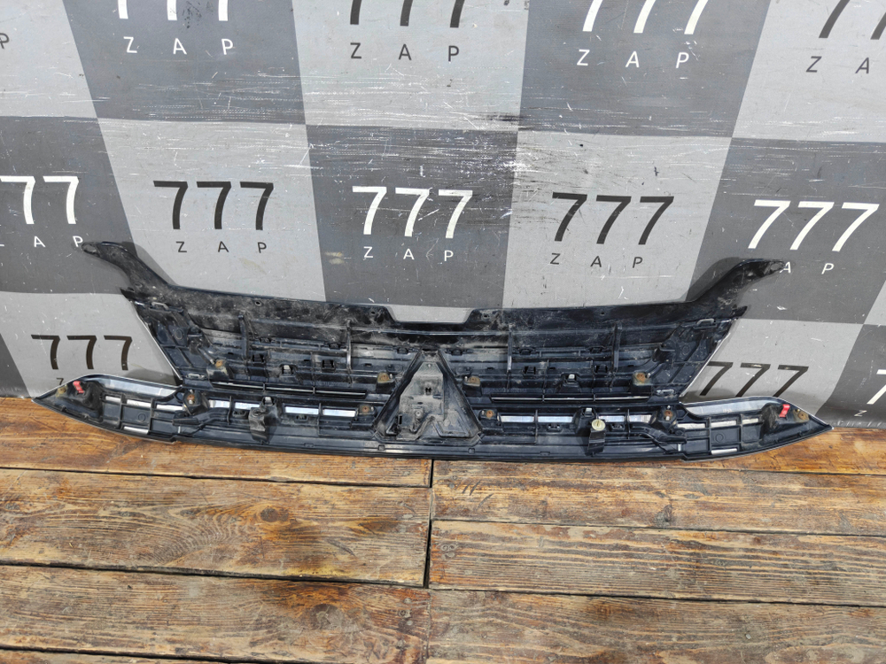 Решетка радиатора Mitsubishi Outlander 3 18-23 Б/У Оригинал 7450B298