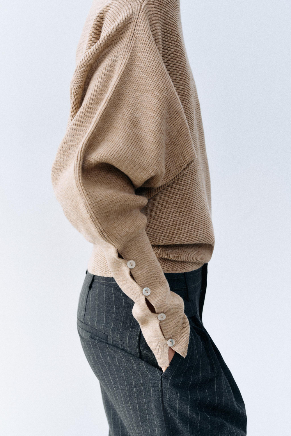 АССИММЕТРИЧНЫЙ СВИТЕР — ZARA