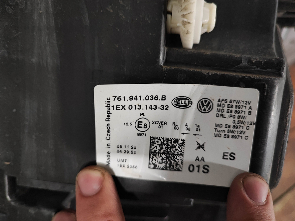 Фара правая LED Volkswagen Touareg 3 Оригинал целая 761941036B