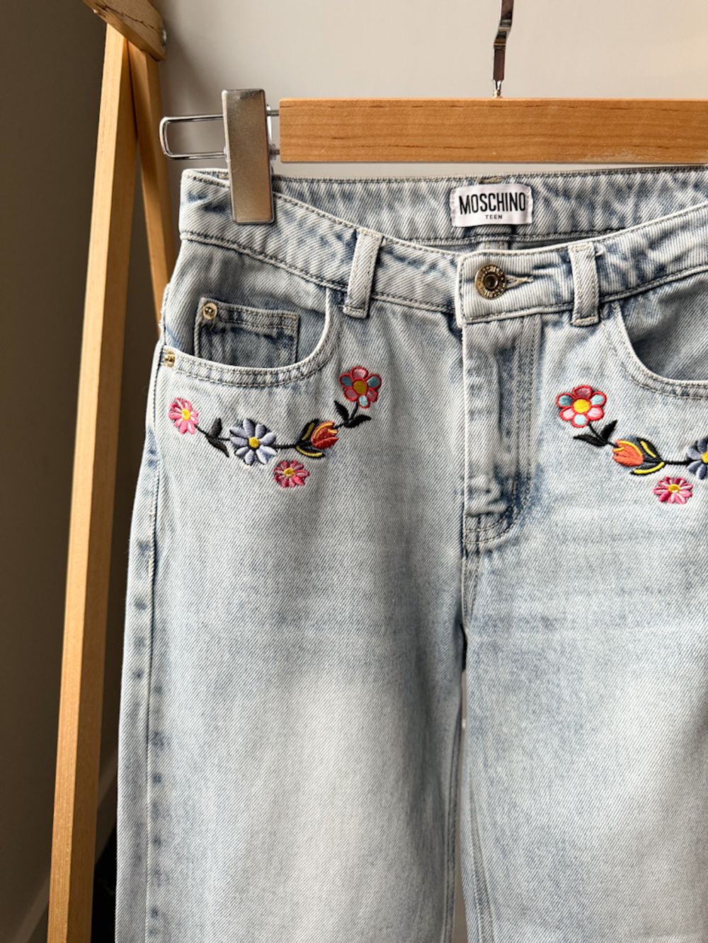 Джинсы Moschino, 140