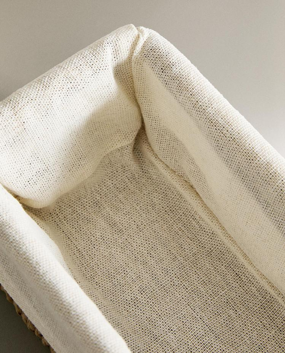 ZARA HOME ПРЯМОУГОЛЬНАЯ КОРЗИНА С ТЕКСТИЛЬНОЙ ПОДКЛАДКОЙ, СВЕТЛО-БЕЖЕВЫЙ