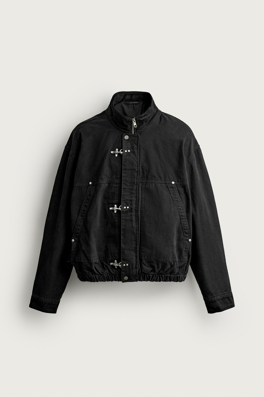 КУРТКА СВОБОДНОГО КРОЯ С МЕТАЛЛИЧЕСКИМИ ЗАСТЕЖКАМИ — ZARA · 4302/370
