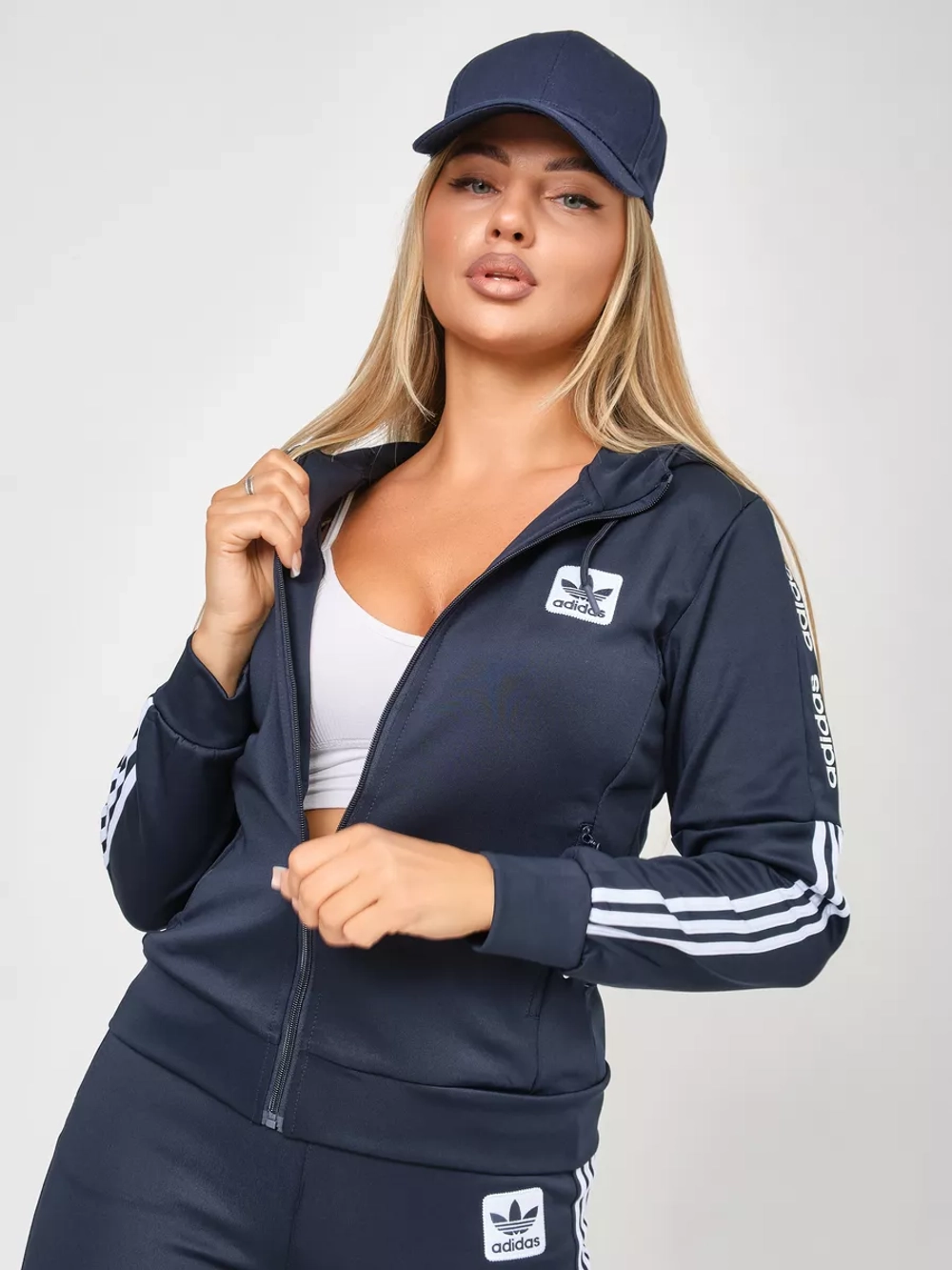 костюм спортивный с капюшоном Adidas на молнии брючной