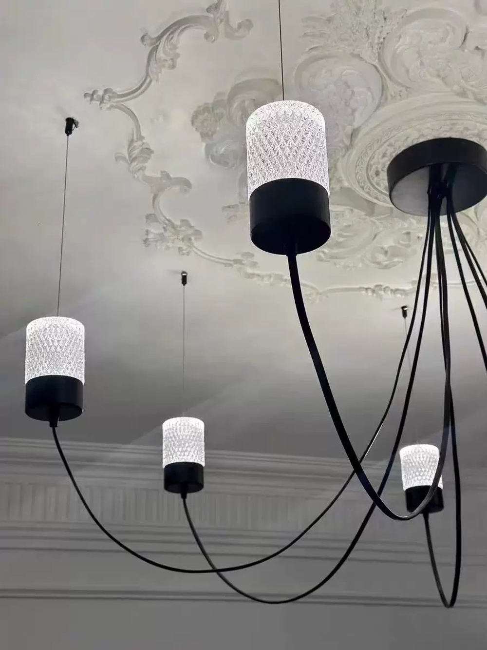 Chandelier Gravity by Moooi