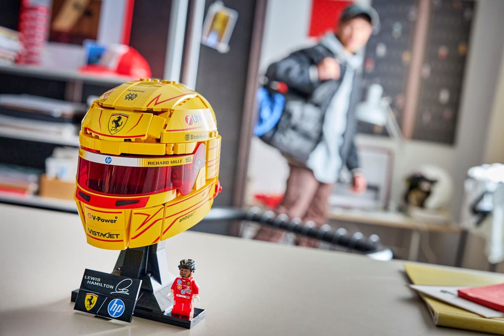 Конструктор LEGO Editions 43022 Scuderia Ferrari HP Lewis Hamilton Helmet