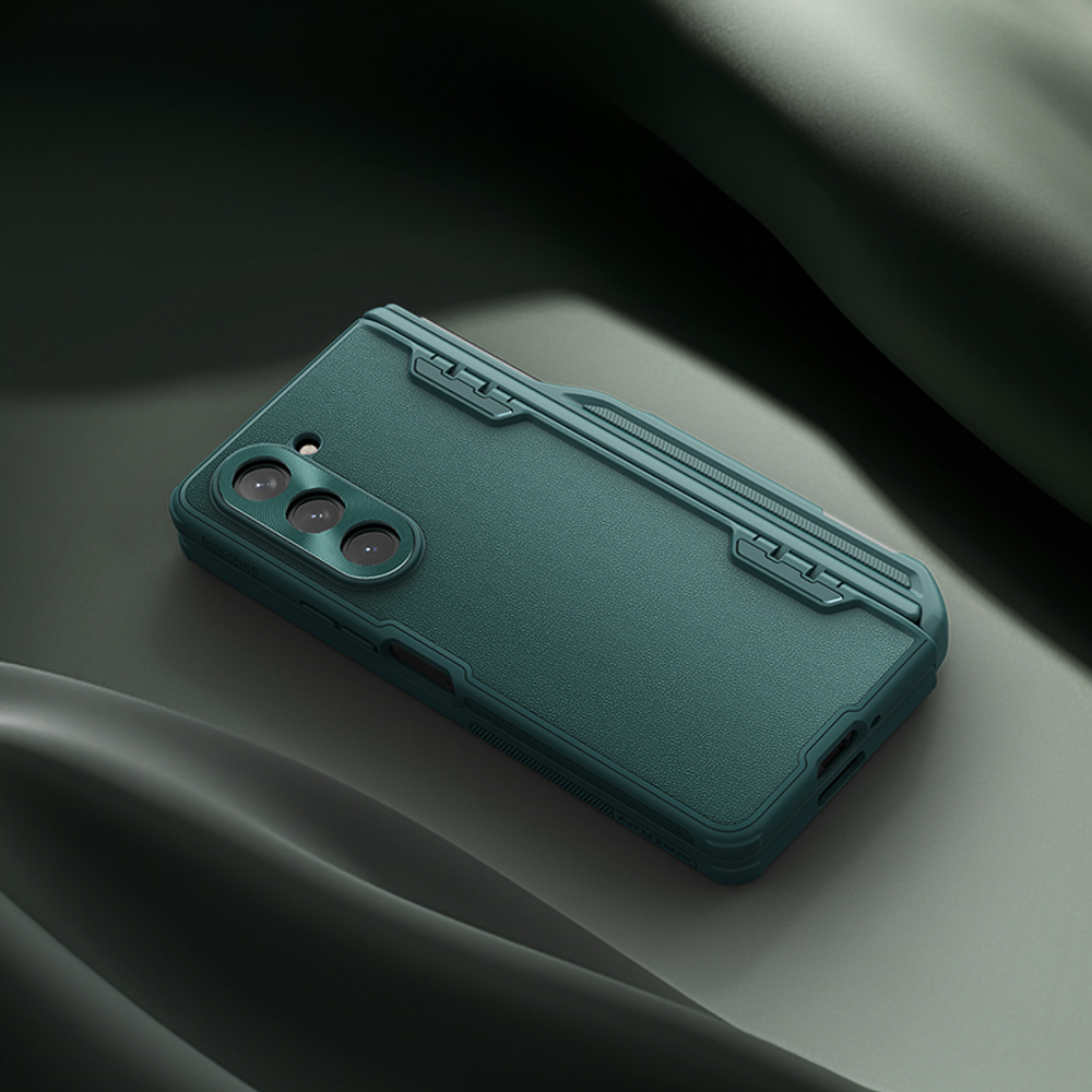 Чехол зеленого цвета от Nillkin с вставки из кожи на Samsung Galaxy Z Fold 5, серия CamShield Fold Leather, в комплекте со съемным держателем для S Pen