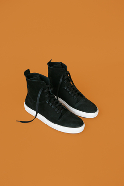 HIGHTOPS b+w sample