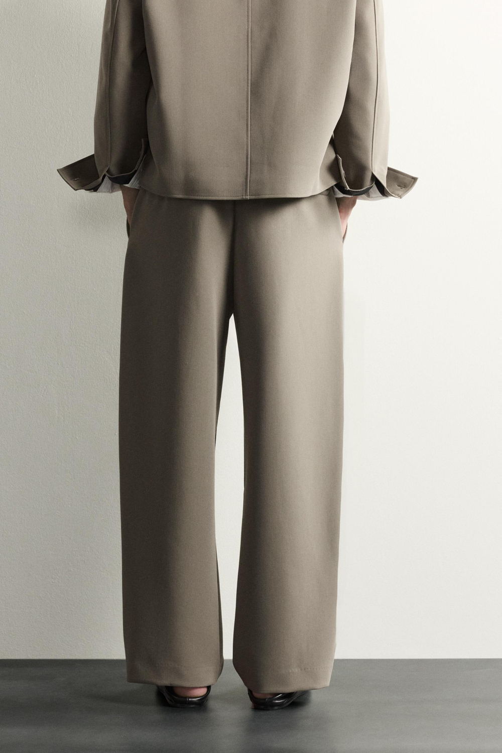 БРЮКИ RELAXED FIT СО СКЛАДКАМИ — ZARA · 8281/740