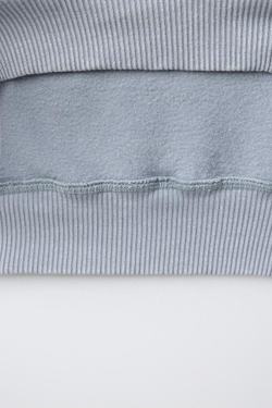 ZARA ТОЛСТОВКА С ПРИНТОМ JENNIE ©™, МЯГКИЙ СЕРЫЙ