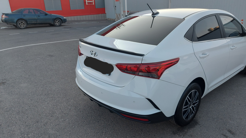 Лип спойлер багажника Hyundai Solaris