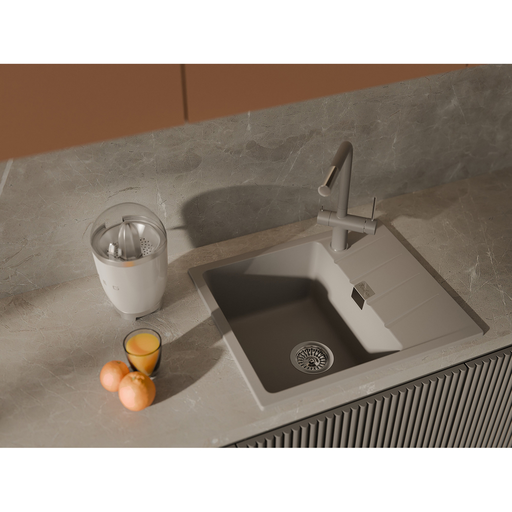 Rivelato RAUM RM-58 grigio metallizzato
