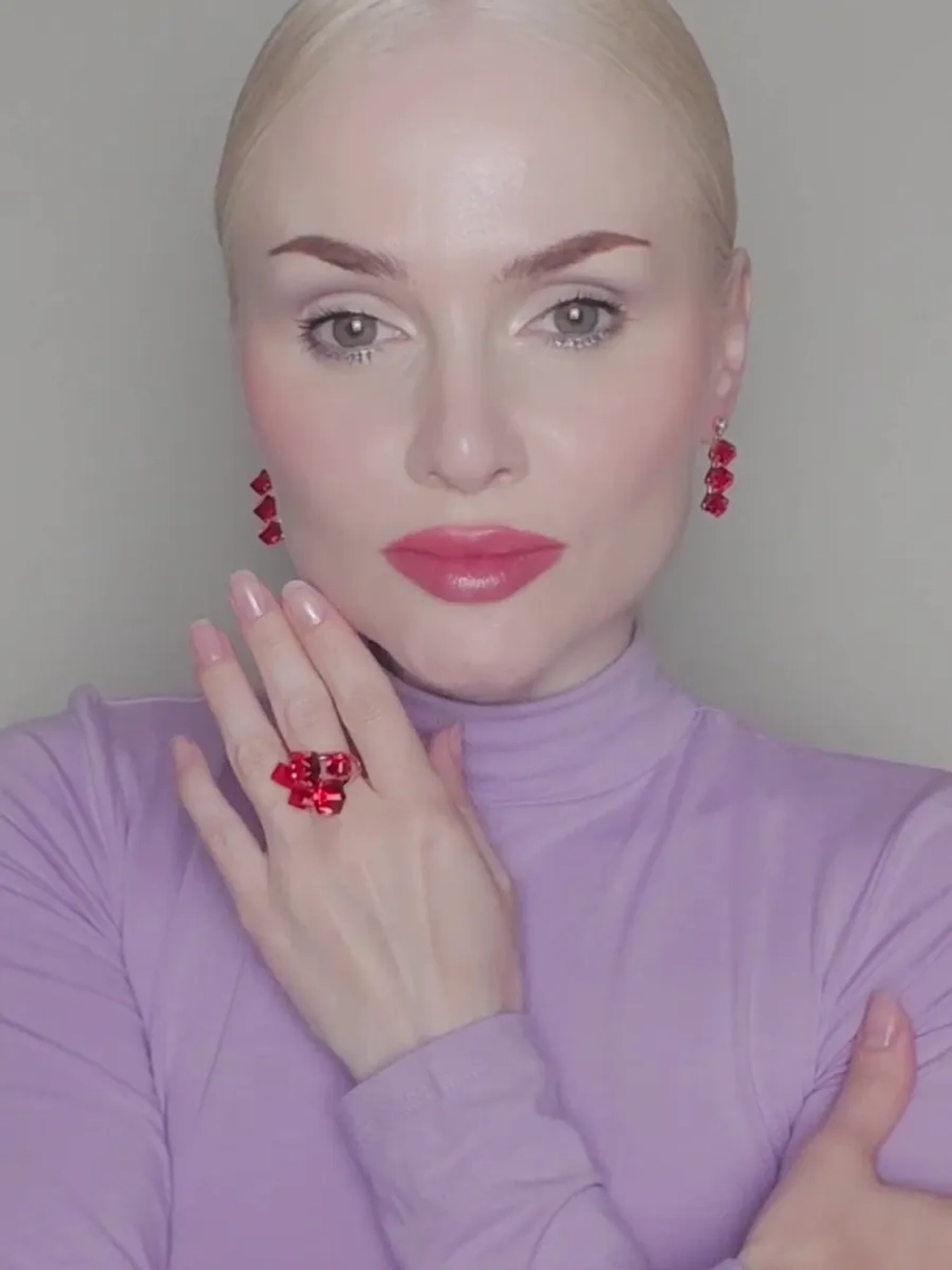 Кольцо коктейльное Мираж с красными кубиками Swarovski