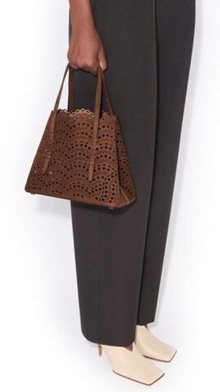 ALAÏA СРЕДНЯЯ СУМКА MINA 25 ИЗ НУБУКА, КОРИЧНЕВЫЙ