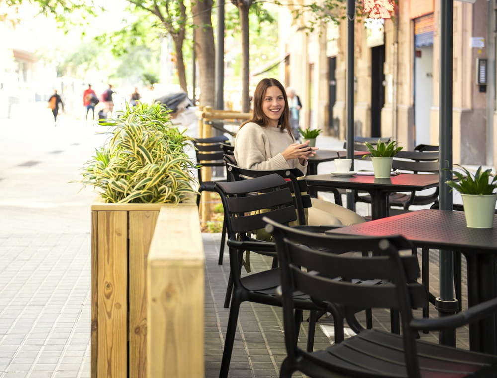 Кресло пластиковое Siesta Contract Paris, черный