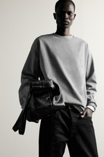 ФУТБОЛКА RELAXED FIT С РАЗРЕЗАМИ — ZARA