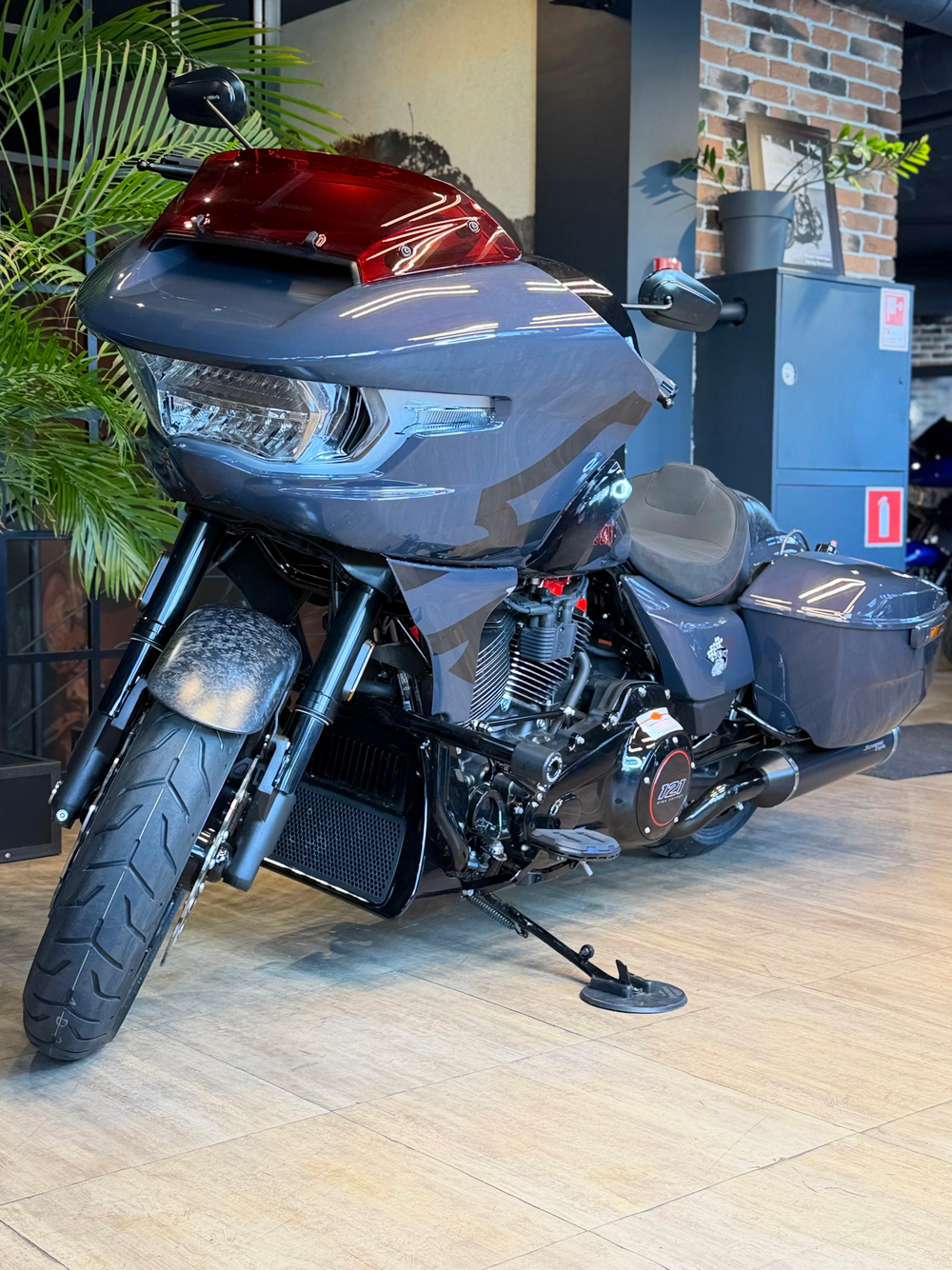 CVO Road Glide ST "Inferno Gray" (2026)