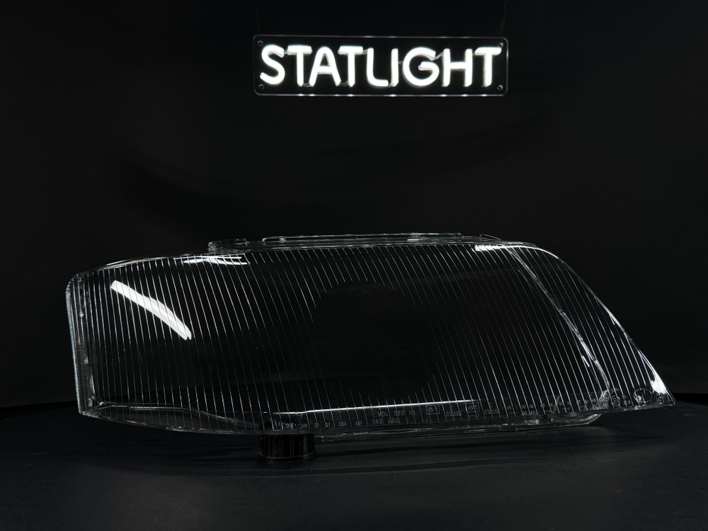 Правое стекло фары Audi A6 C5 1997-2001