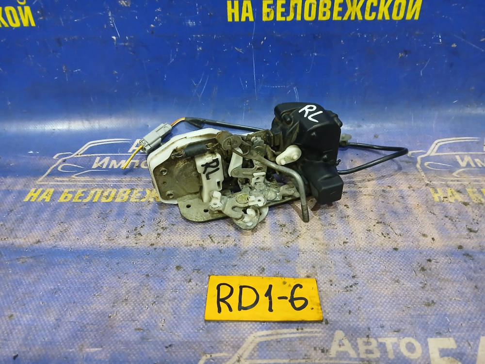 Замок двери задней левой Honda CRV 1996
