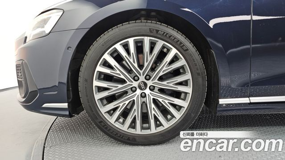 Audi A8 55 TFSI Quattro Premium LWB — 2022