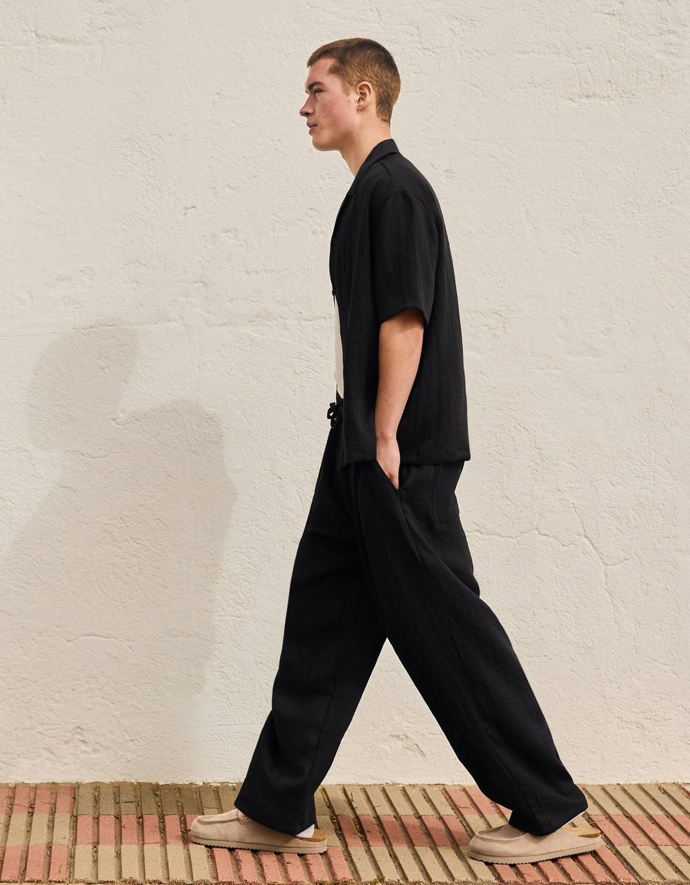 Мужские брюки baggy из рустикальной ткани - BERSHKA